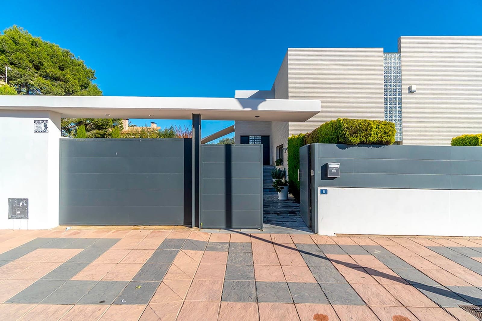 4 soveværelse Villa til salg i Alicante by med swimmingpool - € 999.900 (Ref: 7887739)