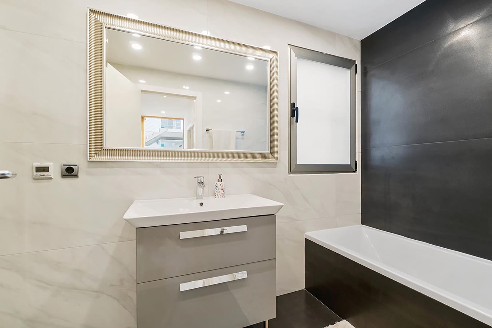 4 soveværelse Villa til salg i Alicante by med swimmingpool - € 999.900 (Ref: 7887739)