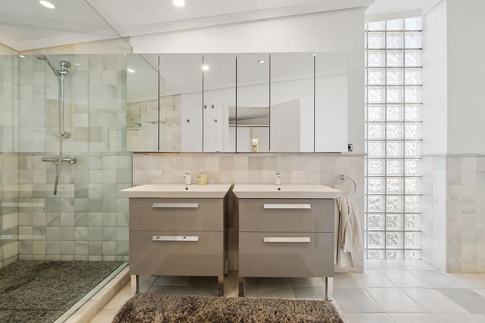 4 soveværelse Villa til salg i Alicante by med swimmingpool - € 999.900 (Ref: 7887739)