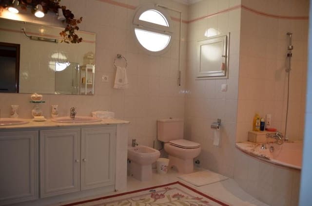 4 makuuhuone Huvila myytävänä paikassa Dehesa de Campoamor, Orihuela mukana uima-altaan - 990 000 € (Ref: 7933523)