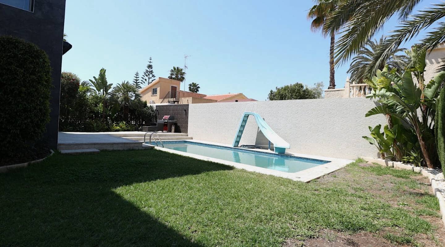 3 Zimmer Villa zu verkaufen in Torrevieja mit Pool - 709.000 € (Ref: 8052985)