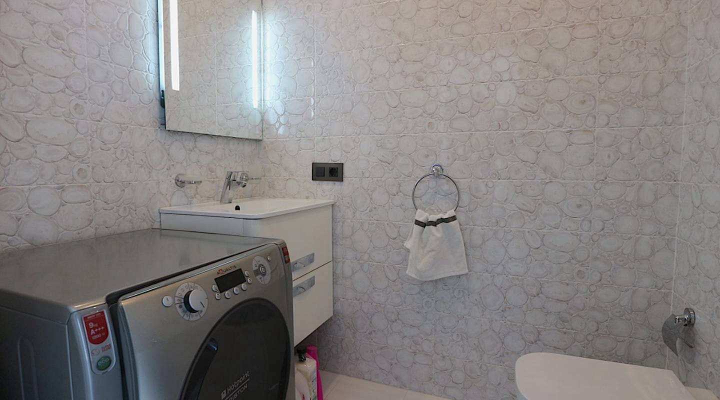 3 Zimmer Villa zu verkaufen in Torrevieja mit Pool - 709.000 € (Ref: 8052985)