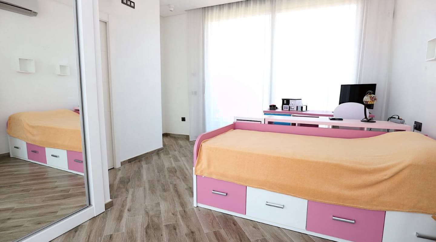 3 Zimmer Villa zu verkaufen in Torrevieja mit Pool - 709.000 € (Ref: 8052985)