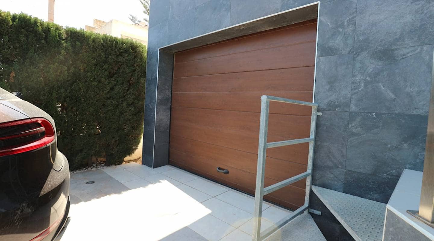 3 Zimmer Villa zu verkaufen in Torrevieja mit Pool - 709.000 € (Ref: 8052985)