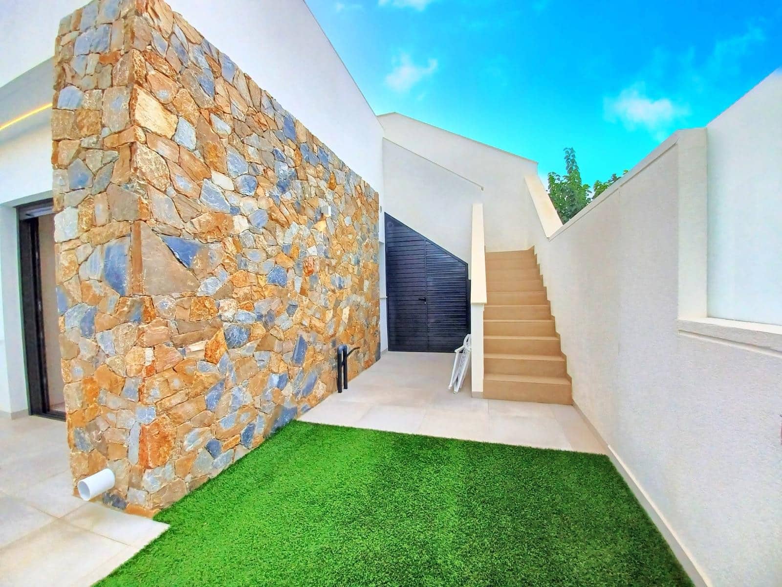 Chalet de 3 habitaciones en Pilar de la Horadada en venta con piscina - 379.000 € (Ref: 8311544)