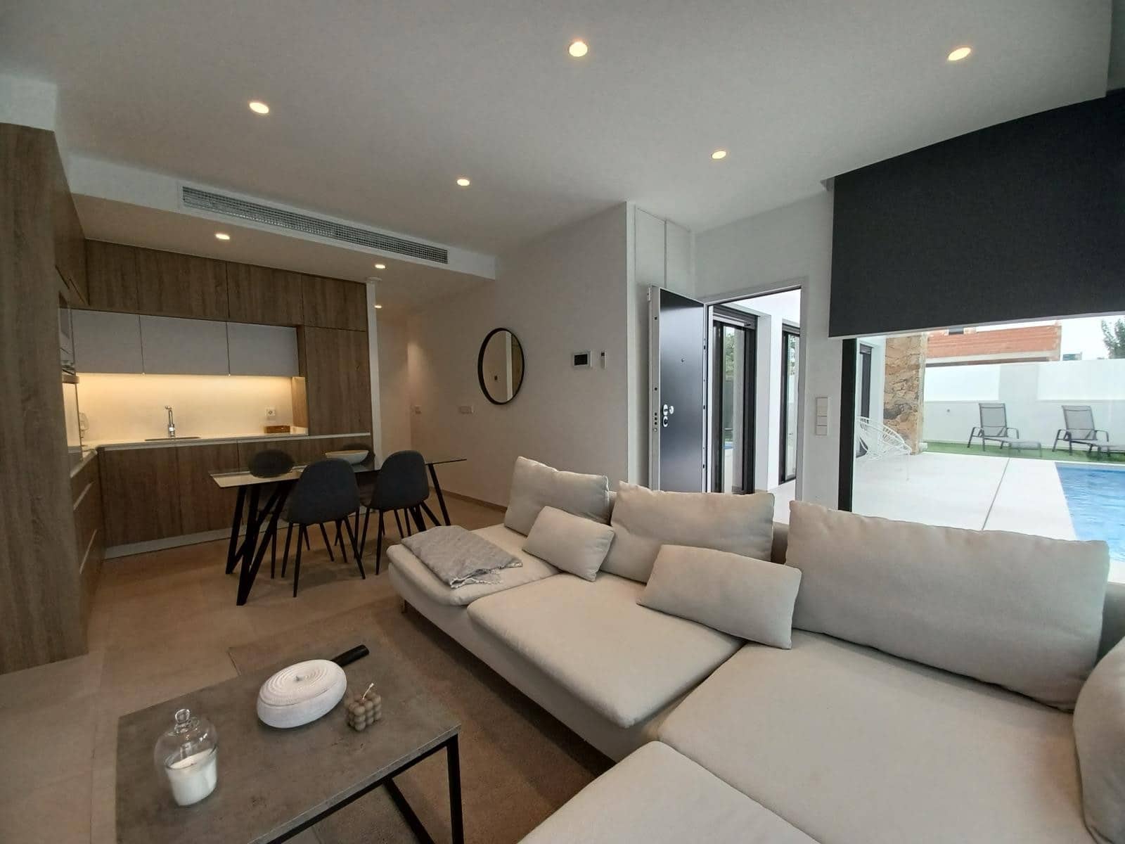 Chalet de 3 habitaciones en Pilar de la Horadada en venta con piscina - 379.000 € (Ref: 8311544)