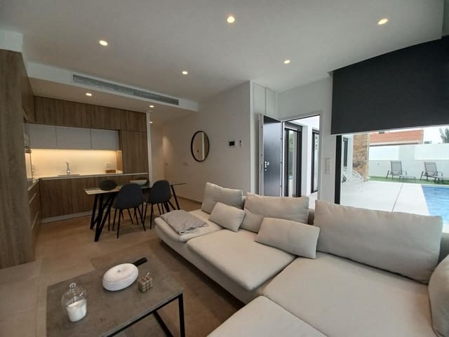 Chalet de 3 habitaciones en Pilar de la Horadada en venta con piscina - 379.000 € (Ref: 8311544)