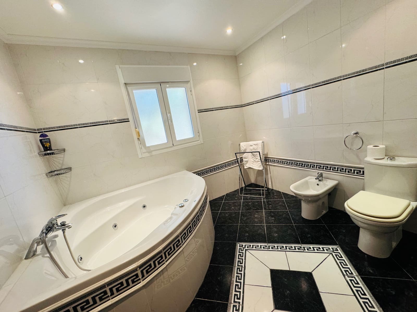 5 sovrum Villa till salu i Dona Pepa med pool - 649 000 € (Ref: 8325119)