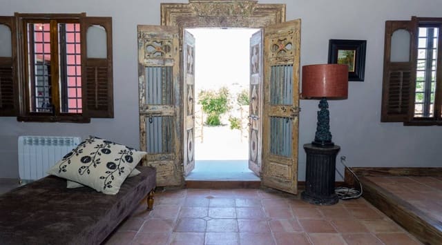 Chalet de 4 habitaciones en San Miguel de Salinas en venta con piscina garaje - 1.745.000 € (Ref: 8417469)