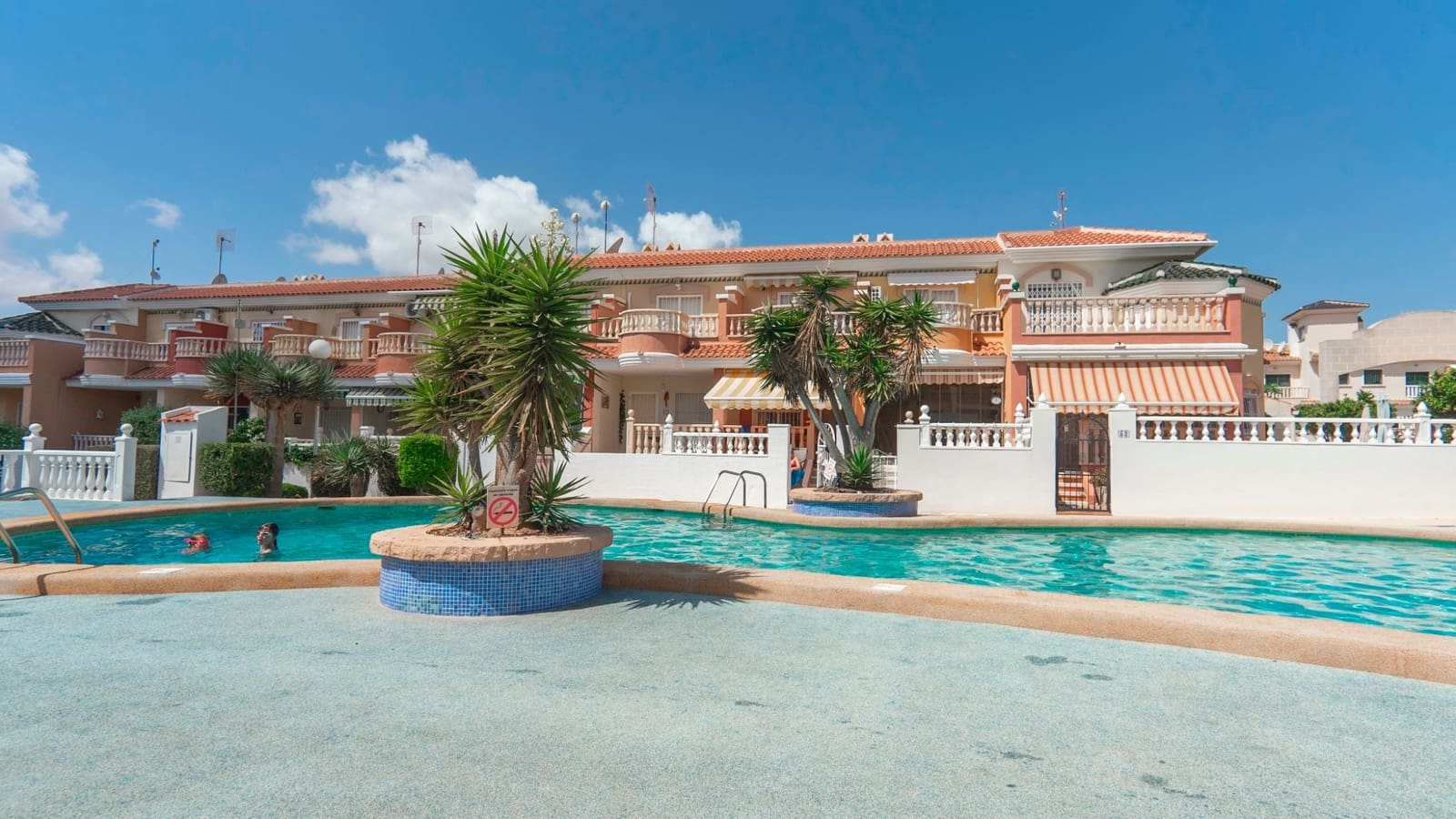 3 bedroom Semi-detached Villa for sale in Dona Pepa with pool - € 279,950 (Ref: 8418184)