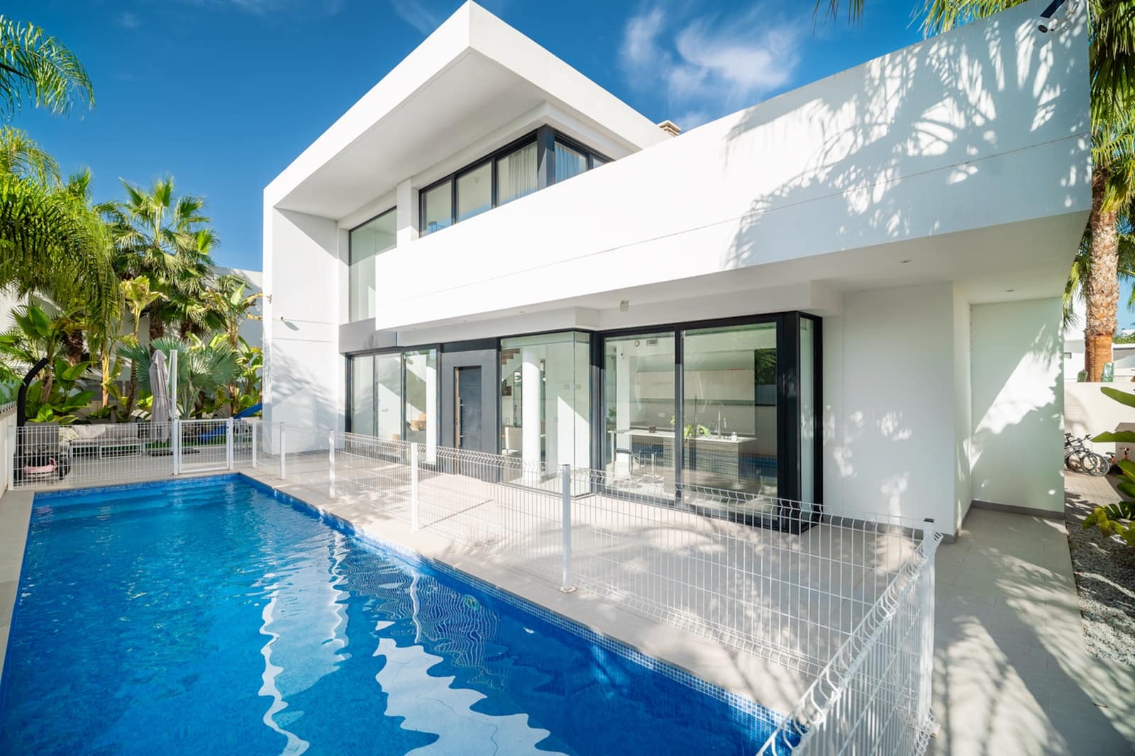 3 bedroom Villa for sale in Pueblo Bravo with pool - € 650,000 (Ref: 8598612)