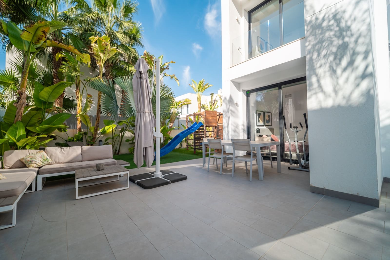 3 bedroom Villa for sale in Pueblo Bravo with pool - € 650,000 (Ref: 8598612)