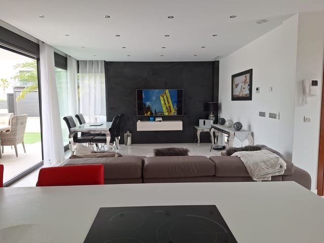 3 soveværelse Villa til salg i El Raso, Guardamar del Segura med swimmingpool - € 495.000 (Ref: 8618759)