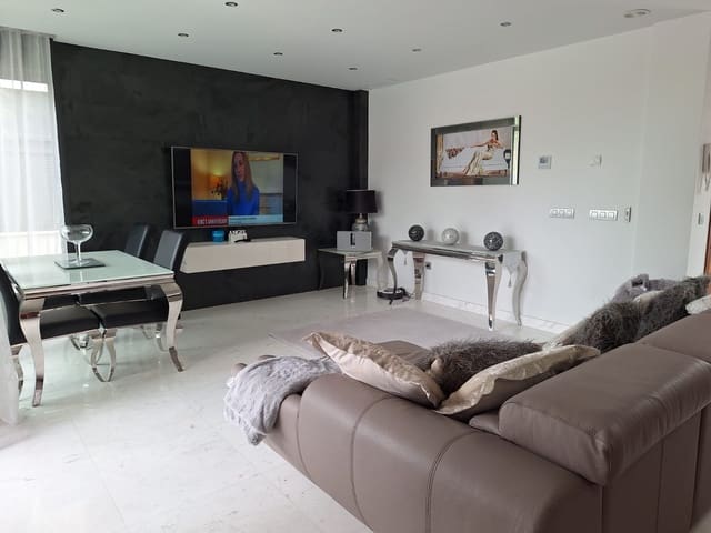 3 soveværelse Villa til salg i El Raso, Guardamar del Segura med swimmingpool - € 495.000 (Ref: 8618759)