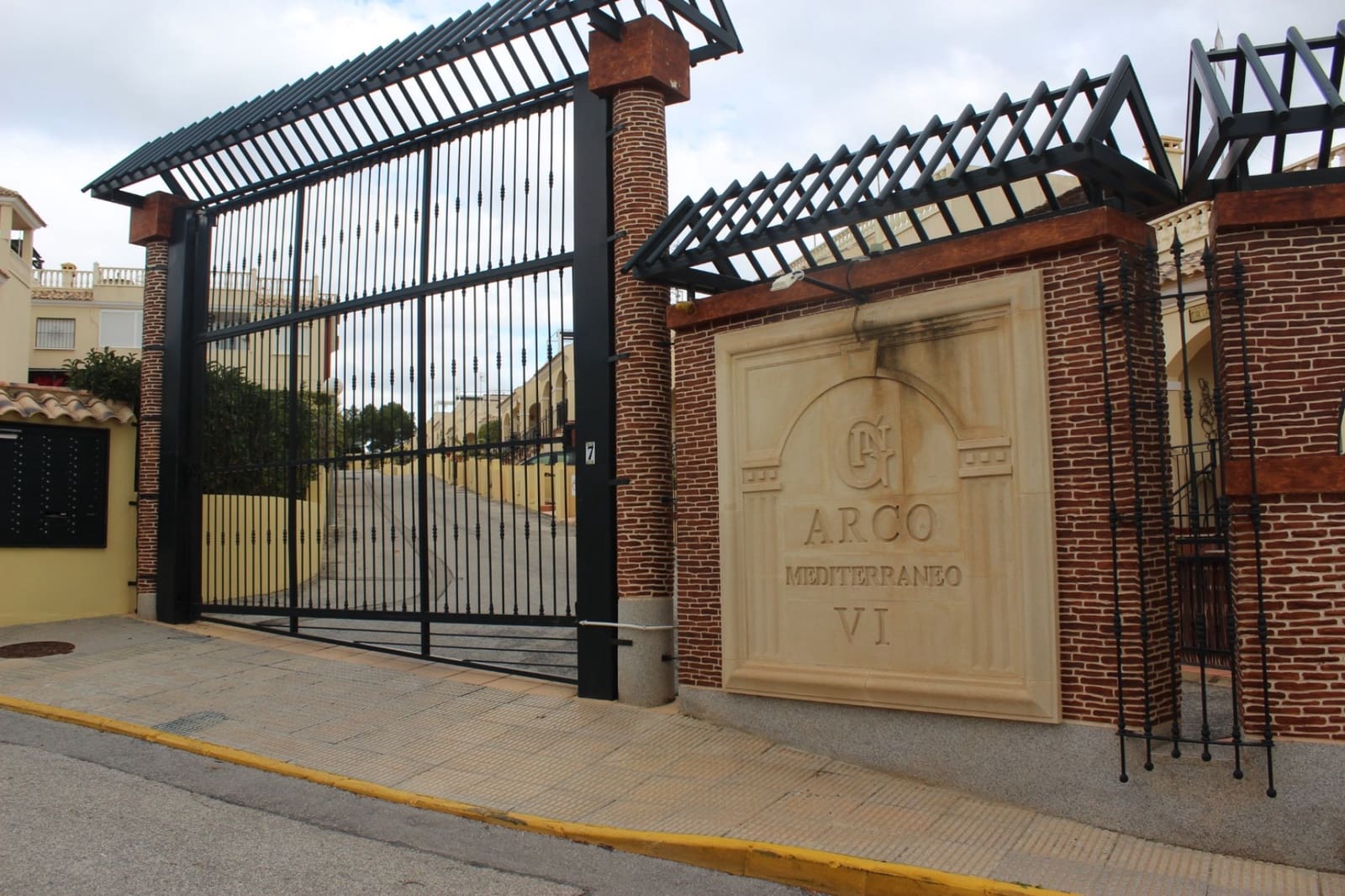 3 soveværelse Semi-Rækkehus til salg i Montemar med swimmingpool - € 265.000 (Ref: 8654785)