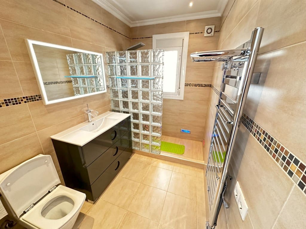 3 slaapkamer Villa te koop in Ciudad Quesada met zwembad - € 549.950 (Ref: 8697913)