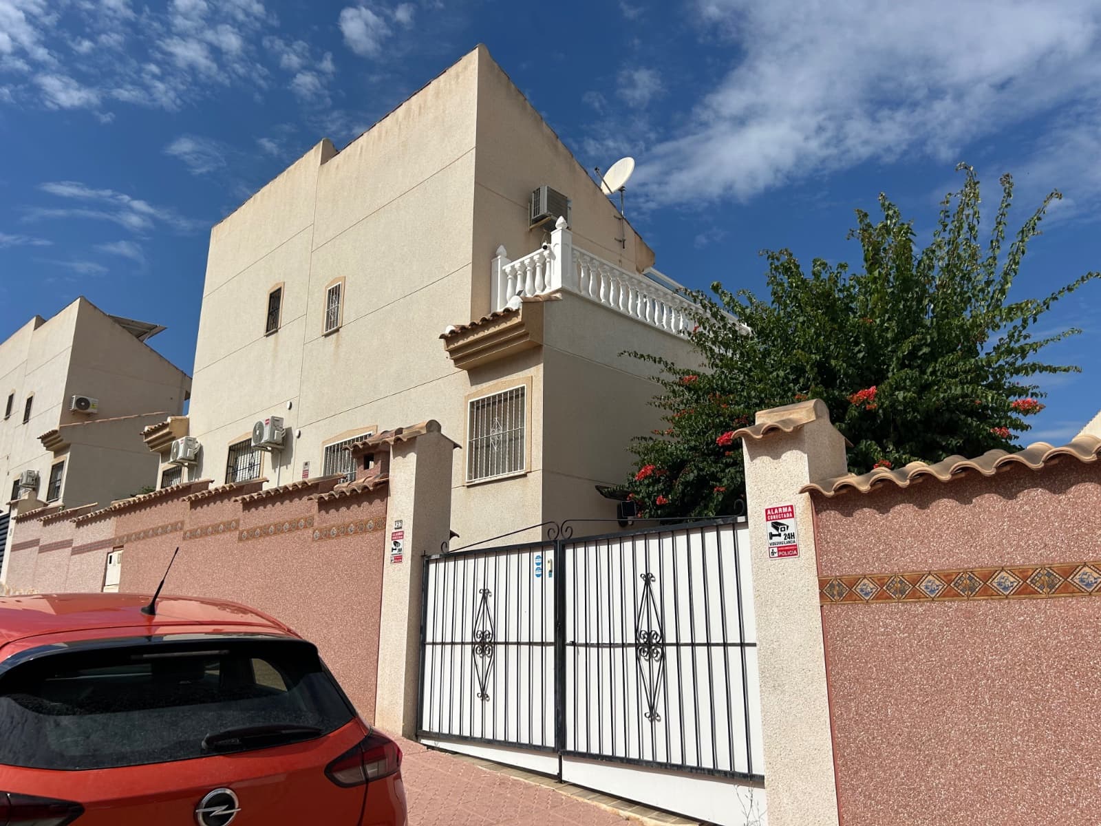 Pareado de 3 habitaciones en La Marquesa en venta con piscina - 239.950 € (Ref: 8736480)