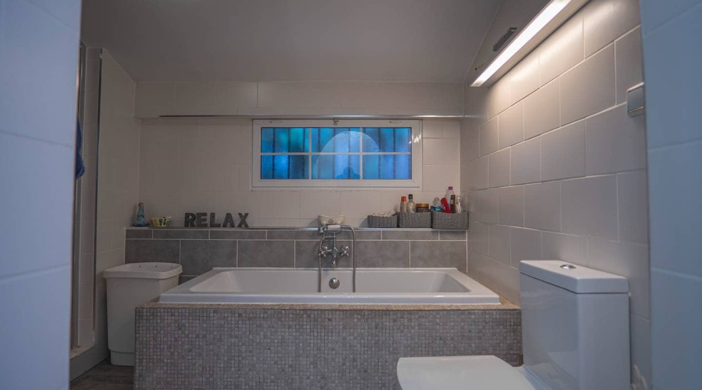 6 soveværelse Villa til salg i Almoradi med swimmingpool - € 650.000 (Ref: 8868544)