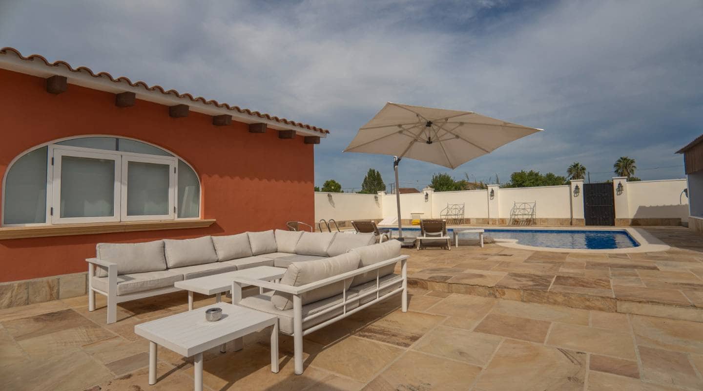 6 soveværelse Villa til salg i Almoradi med swimmingpool - € 650.000 (Ref: 8868544)