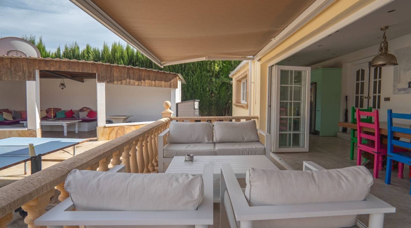 6 soveværelse Villa til salg i Almoradi med swimmingpool - € 650.000 (Ref: 8868544)