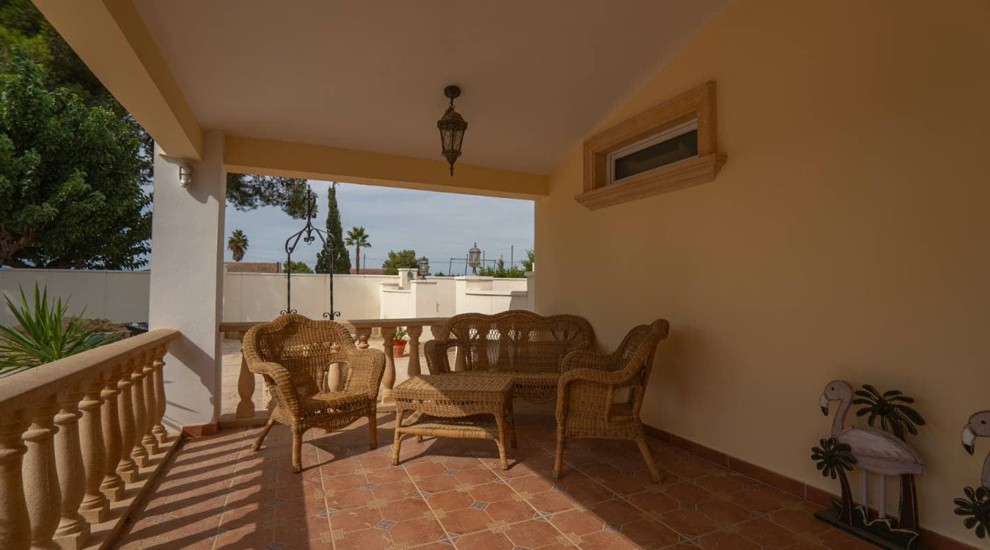 6 soveværelse Villa til salg i Almoradi med swimmingpool - € 650.000 (Ref: 8868544)