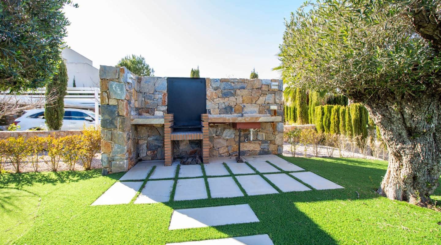 3 makuuhuone Huvila myytävänä paikassa Pinar de Campoverde mukana uima-altaan - 665 000 € (Ref: 8868545)