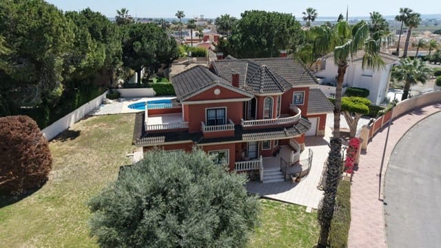 4 Zimmer Villa zu verkaufen in Dona Pepa mit Pool - 1.099.000 € (Ref: 8917313)