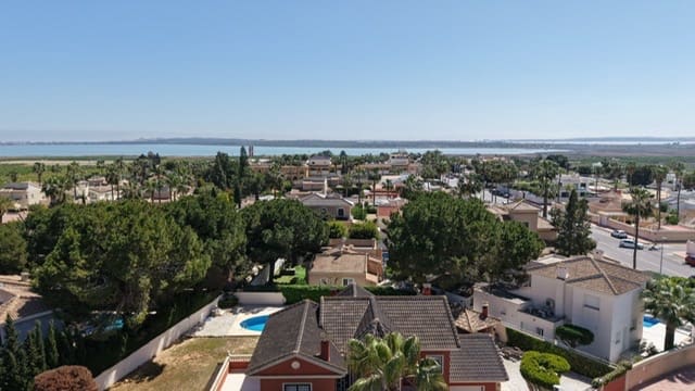 4 Zimmer Villa zu verkaufen in Dona Pepa mit Pool - 1.099.000 € (Ref: 8917313)