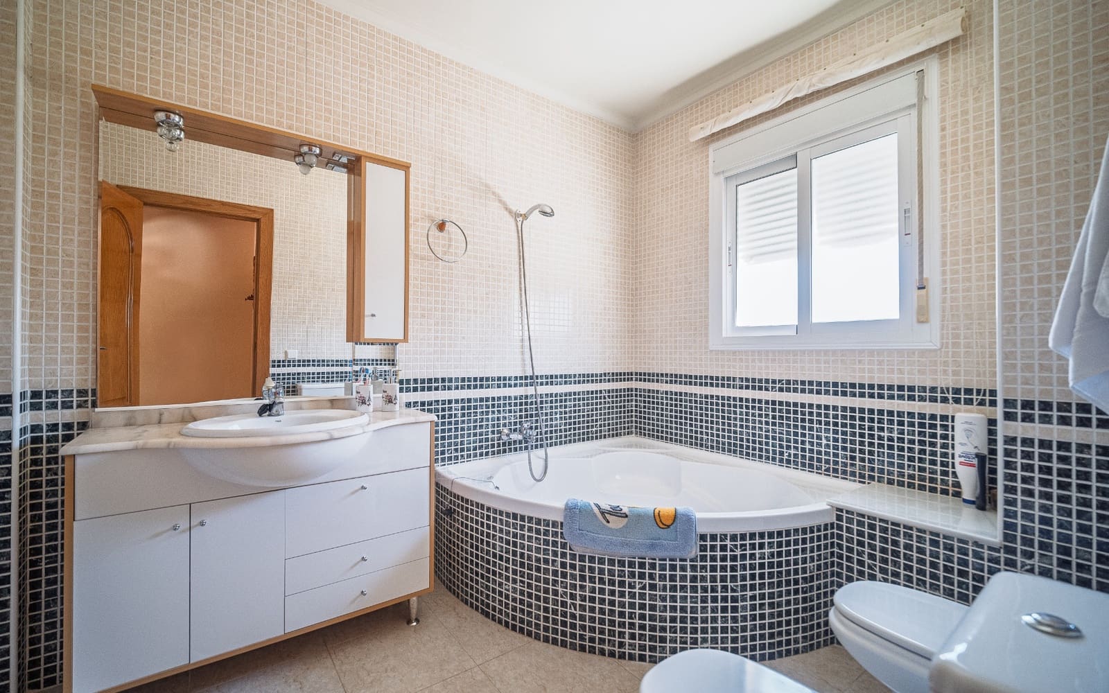 4 Zimmer Villa zu verkaufen in Dona Pepa mit Pool - 1.099.000 € (Ref: 8917313)