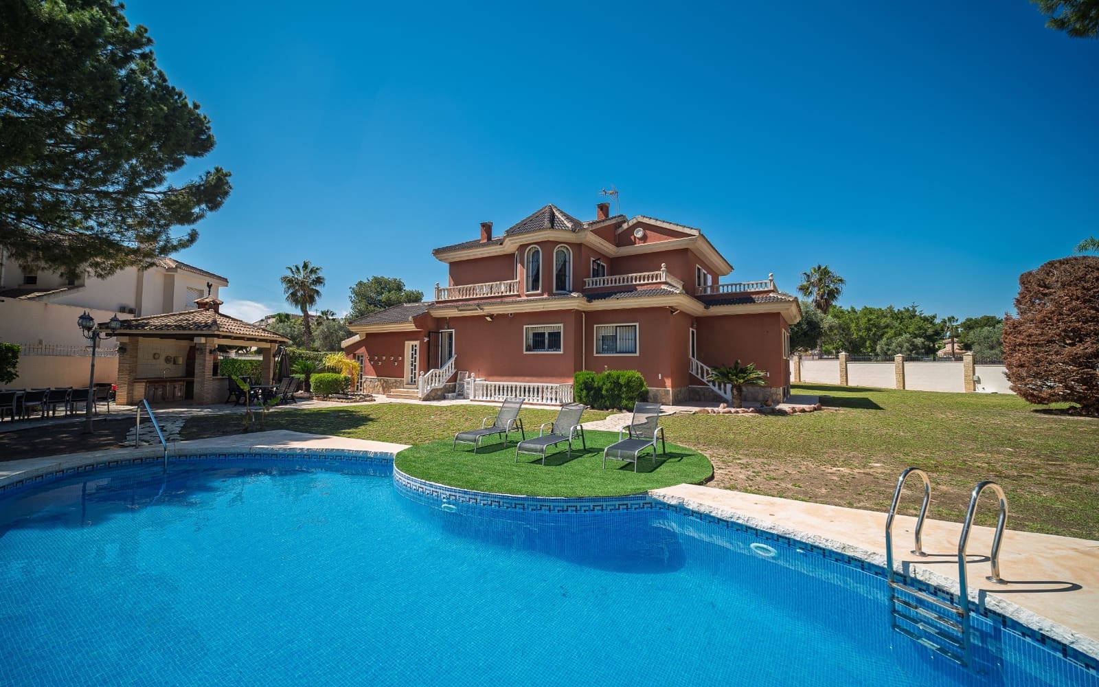 4 Zimmer Villa zu verkaufen in Dona Pepa mit Pool - 1.099.000 € (Ref: 8917313)