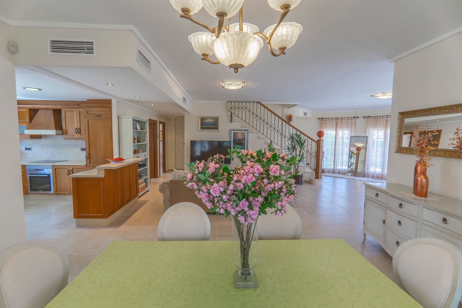 3 makuuhuone Huvila myytävänä paikassa Dona Pepa mukana uima-altaan 
autotalli - 749 000 € (Ref: 8924724)