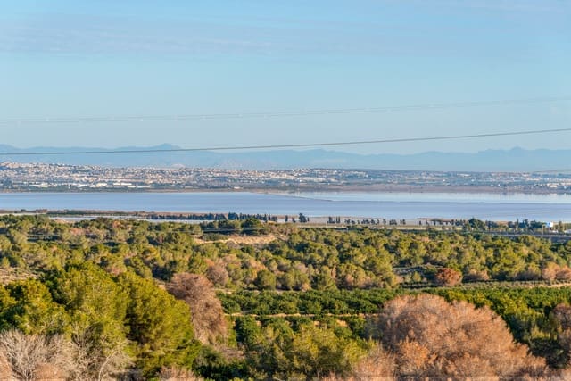 3 soveværelse Villa til salg i Villamartin, Orihuela med swimmingpool - € 425.000 (Ref: 8930573)