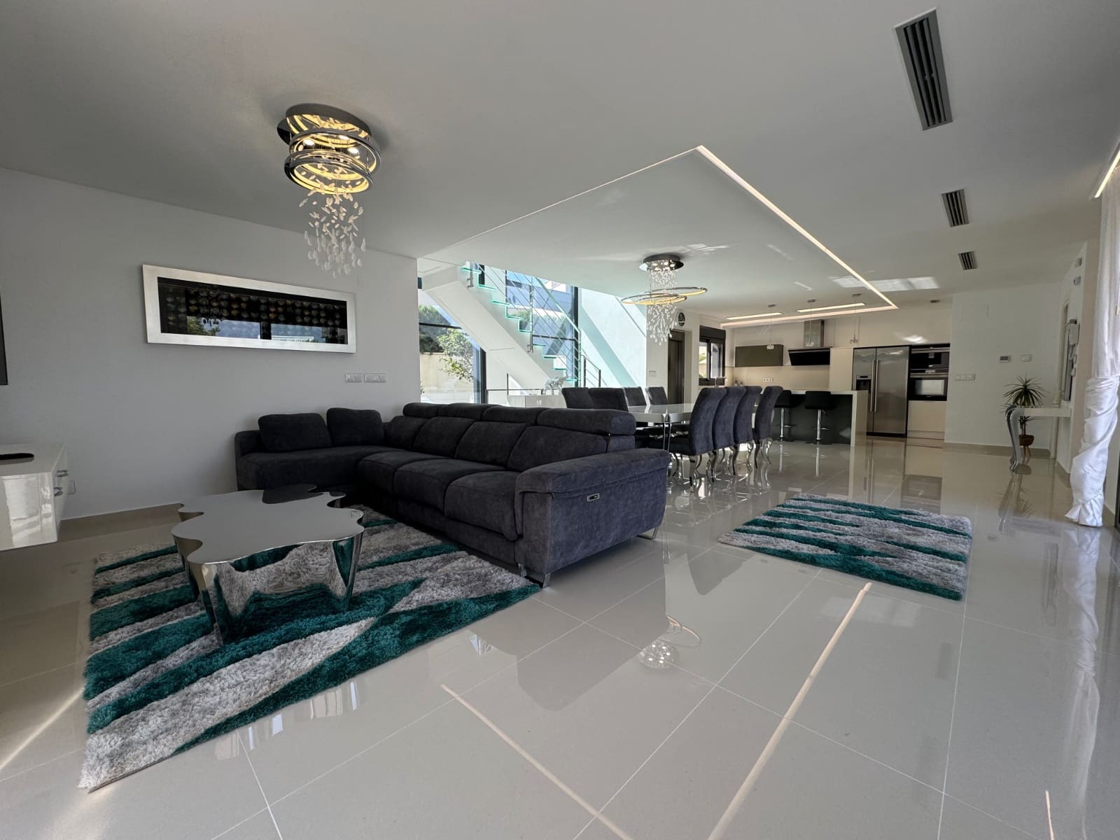 5 makuuhuone Huvila myytävänä paikassa San Miguel de Salinas mukana uima-altaan 
autotalli - 849 000 € (Ref: 8930590)