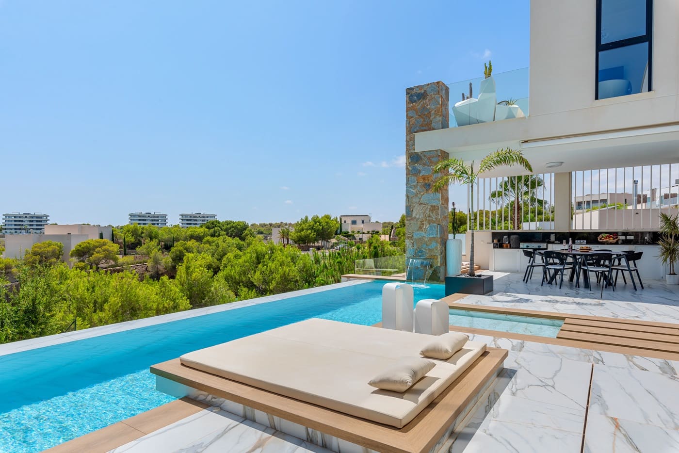 4 makuuhuone Huvila myytävänä paikassa Las Colinas Golf mukana uima-altaan 
autotalli - 2 888 000 € (Ref: 8930591)