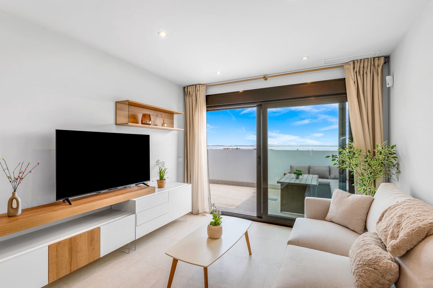 Apartamento de 3 habitaciones en Los Balcones en venta con piscina garaje - 349.000 € (Ref: 8945883)