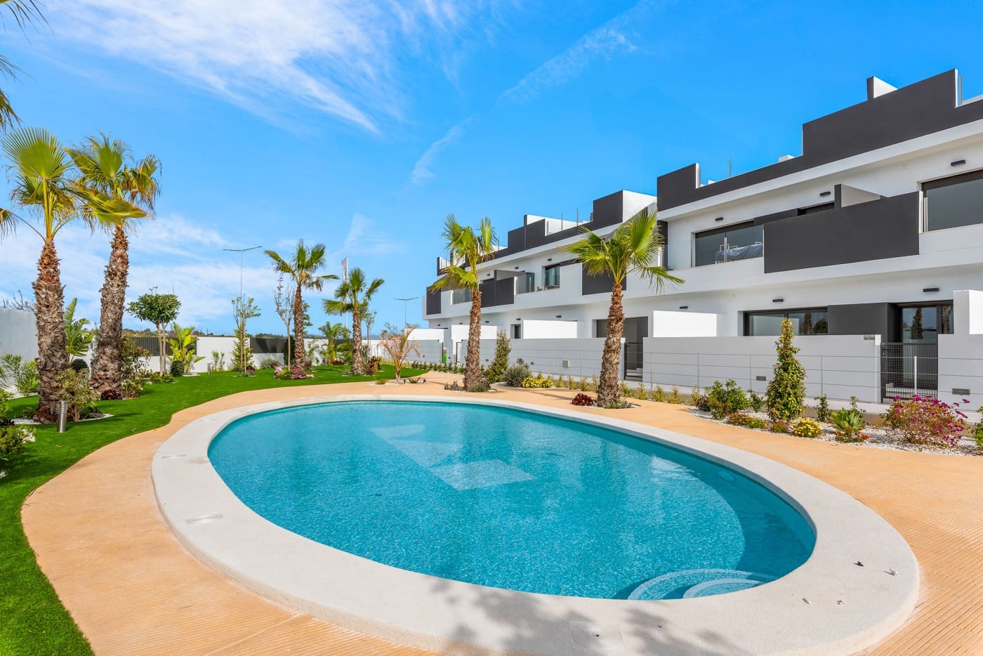 Apartamento de 3 habitaciones en Los Balcones en venta con piscina garaje - 349.000 € (Ref: 8945883)