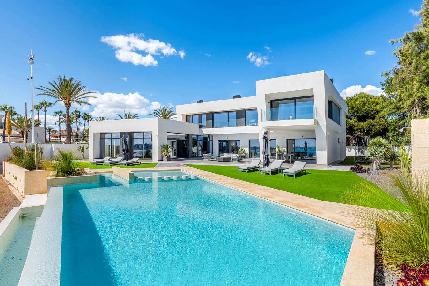 6 soveværelse Villa til salg i Cabo Roig med swimmingpool - € 4.750.000 (Ref: 8950417)