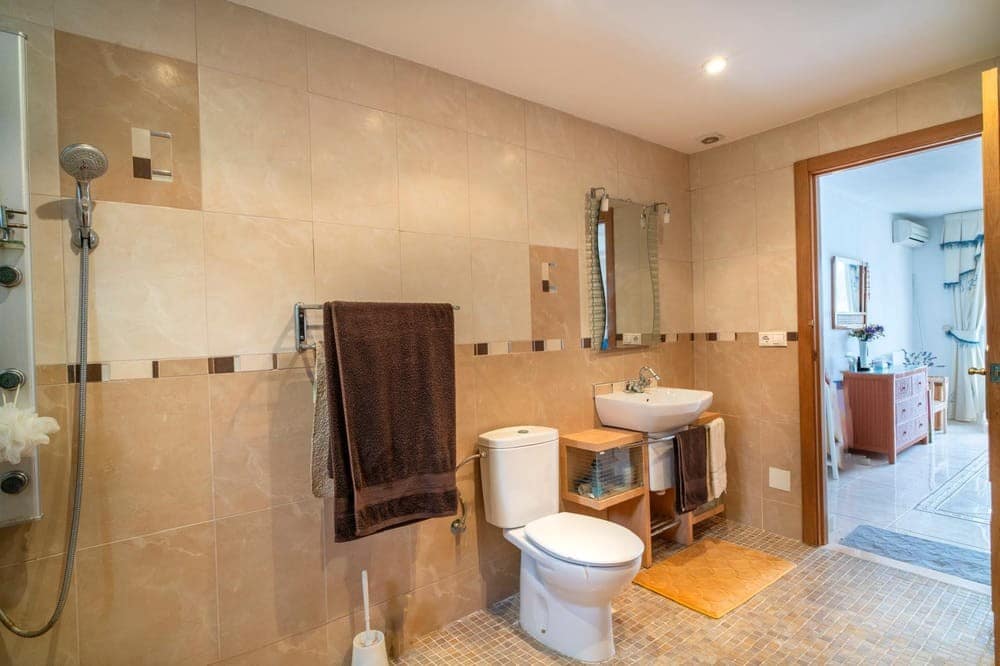 4 quarto Moradia para venda em Villamartin com piscina - 650 000 € (Ref: 8975795)