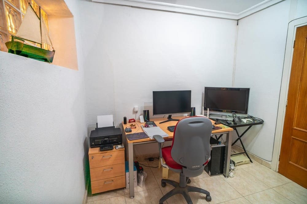 4 quarto Moradia para venda em Villamartin com piscina - 650 000 € (Ref: 8975795)