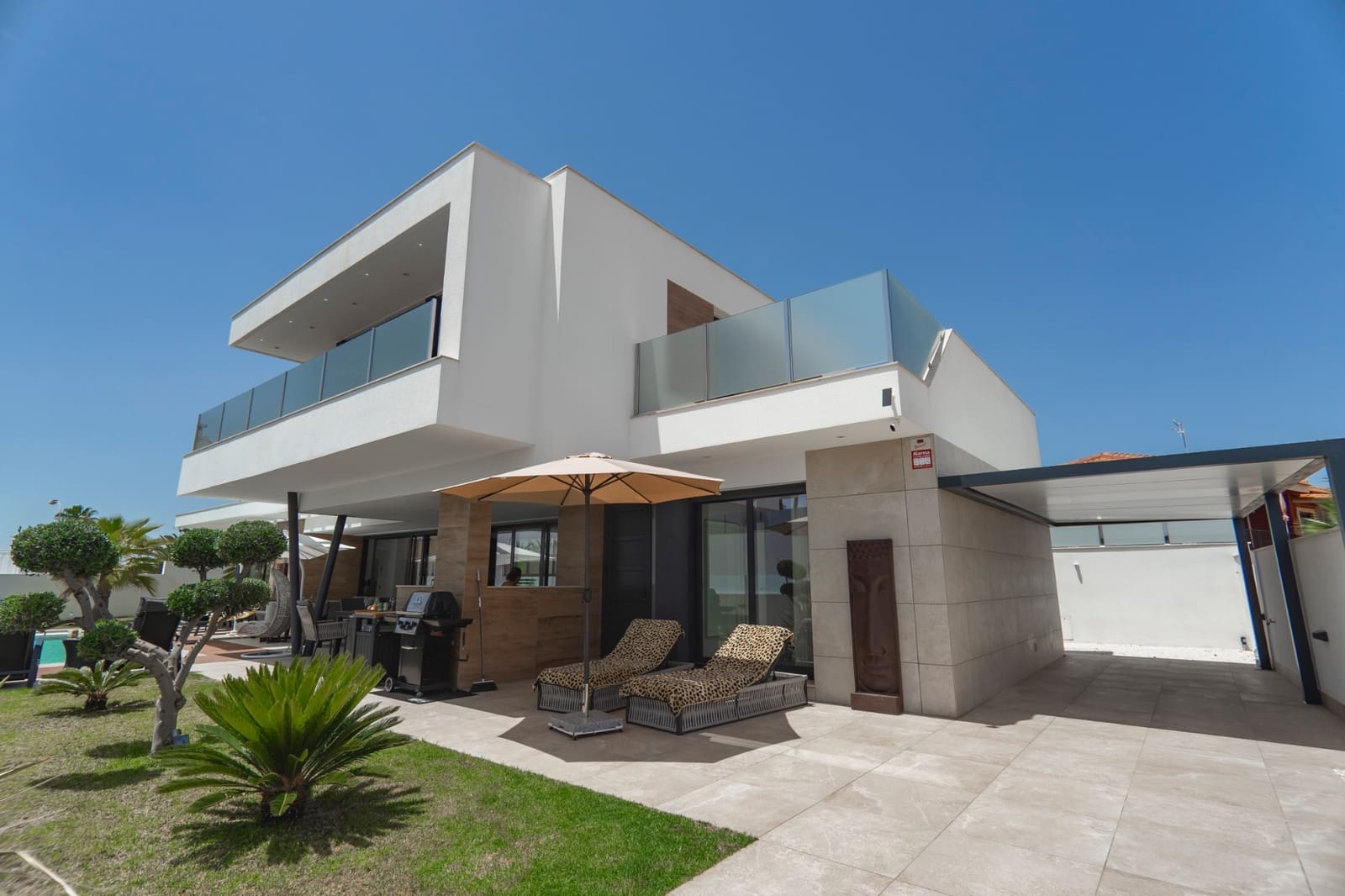4 bedroom Villa for sale in Ciudad Quesada with pool - € 975,000 (Ref: 9000305)