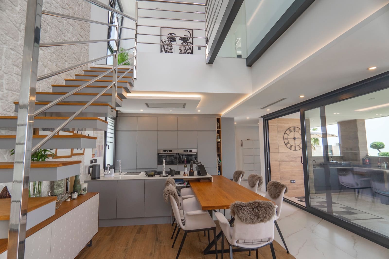 4 bedroom Villa for sale in Ciudad Quesada with pool - € 975,000 (Ref: 9000305)