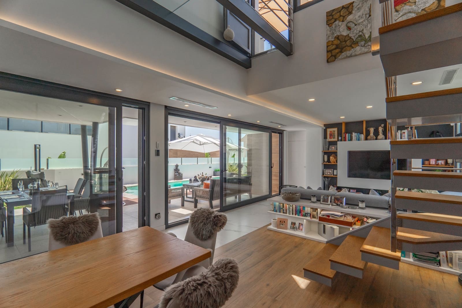 4 bedroom Villa for sale in Ciudad Quesada with pool - € 975,000 (Ref: 9000305)