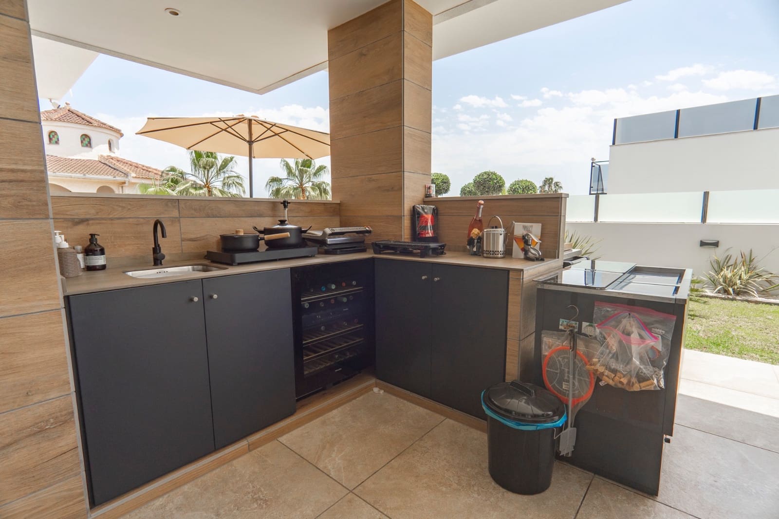 4 bedroom Villa for sale in Ciudad Quesada with pool - € 975,000 (Ref: 9000305)