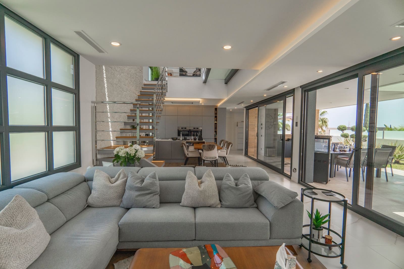 4 bedroom Villa for sale in Ciudad Quesada with pool - € 975,000 (Ref: 9000305)