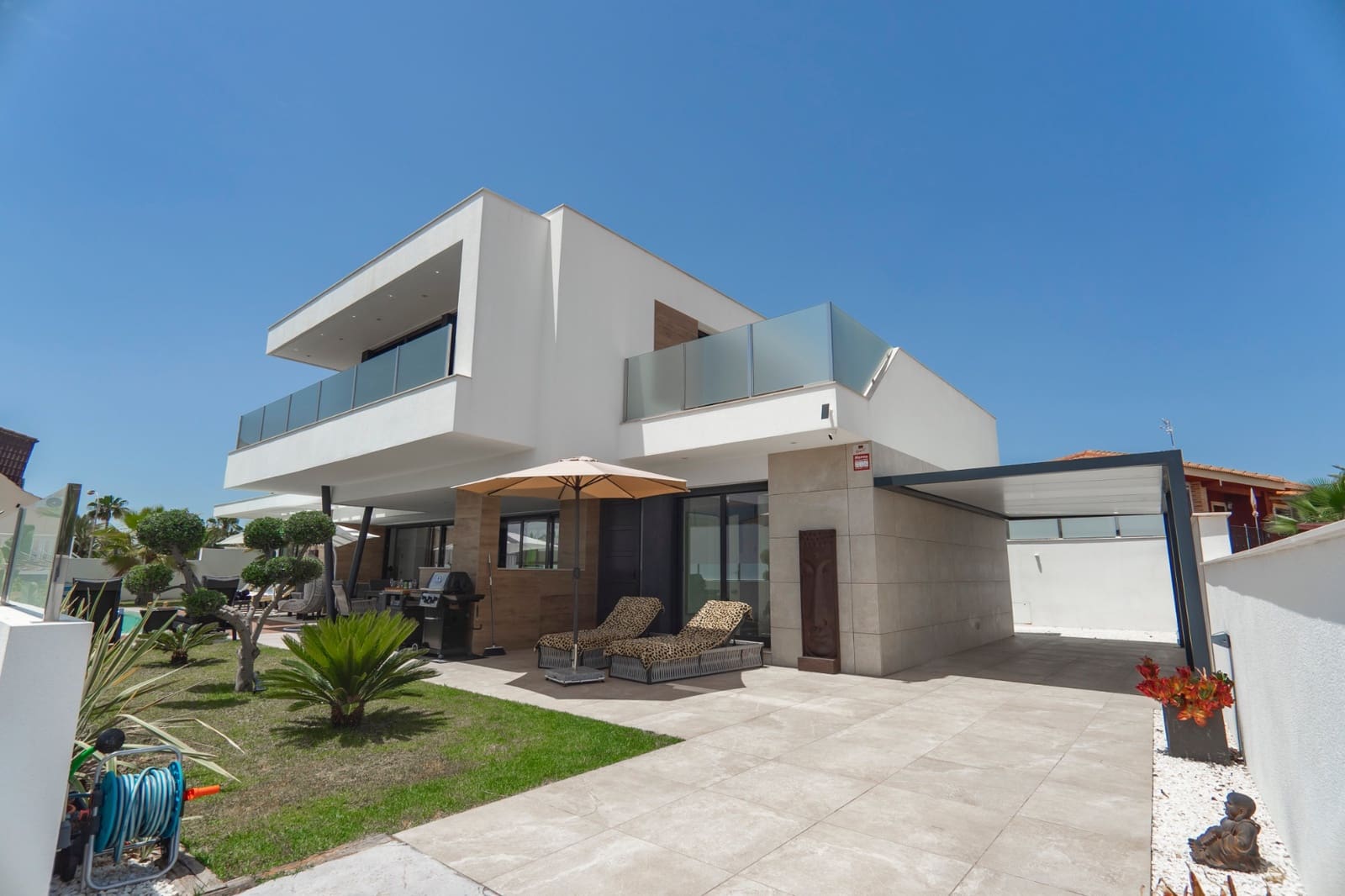 4 bedroom Villa for sale in Ciudad Quesada with pool - € 975,000 (Ref: 9000305)