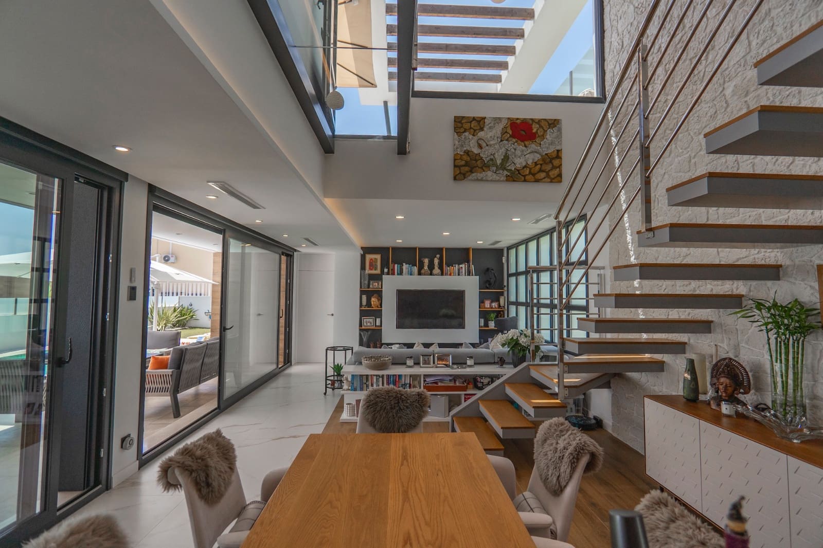 4 bedroom Villa for sale in Ciudad Quesada with pool - € 975,000 (Ref: 9000305)