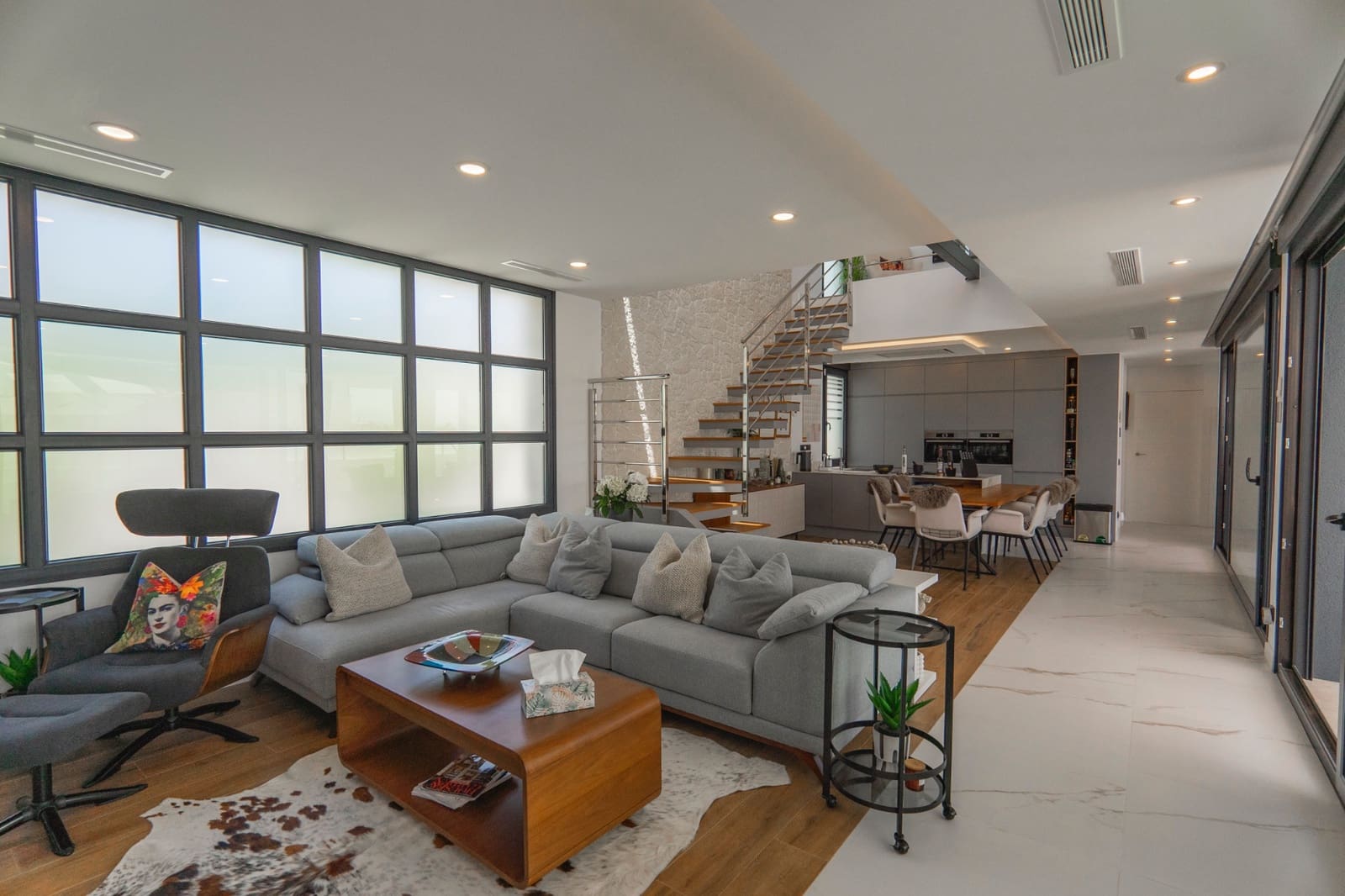 4 bedroom Villa for sale in Ciudad Quesada with pool - € 975,000 (Ref: 9000305)