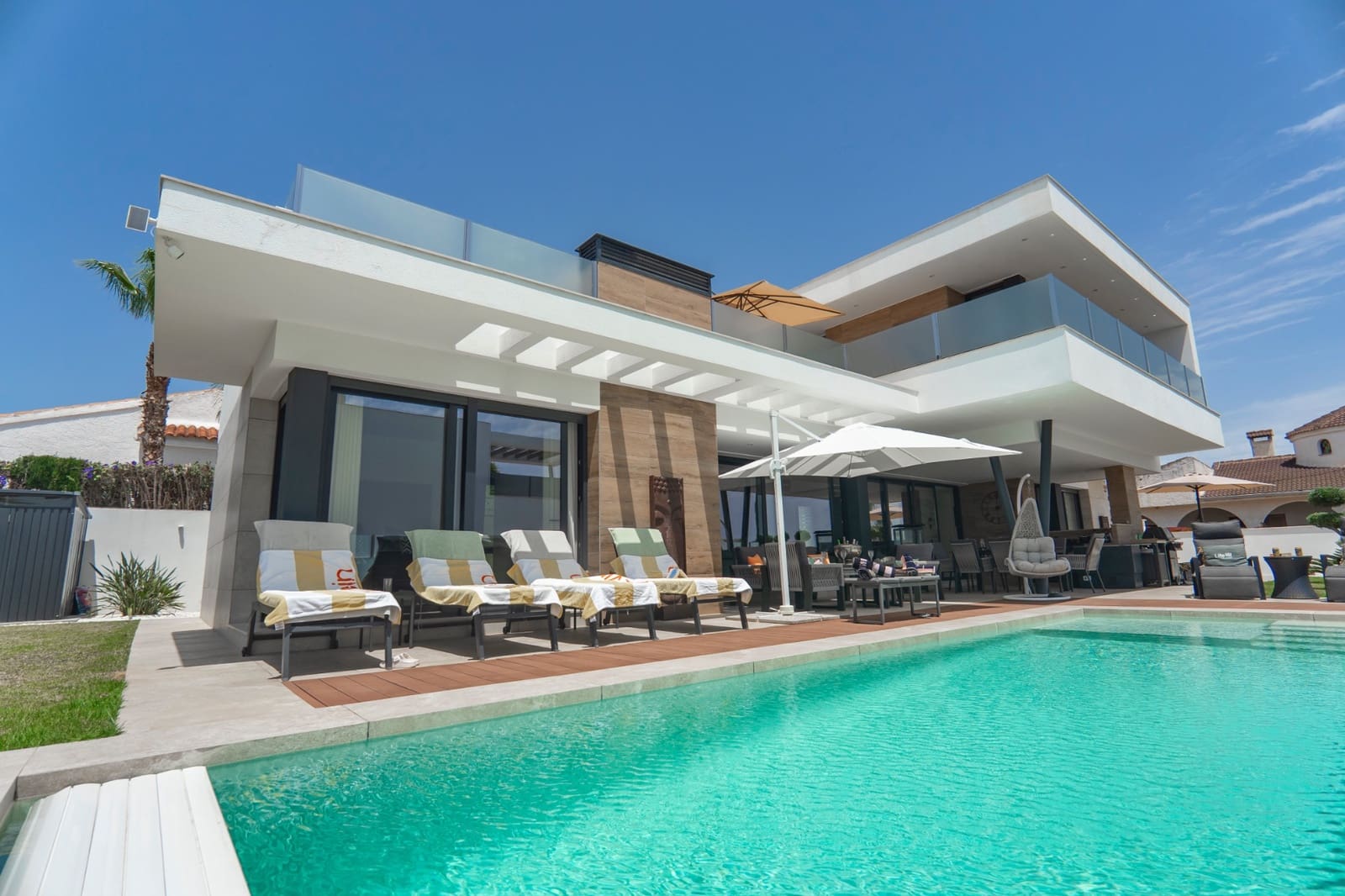 4 bedroom Villa for sale in Ciudad Quesada with pool - € 975,000 (Ref: 9000305)