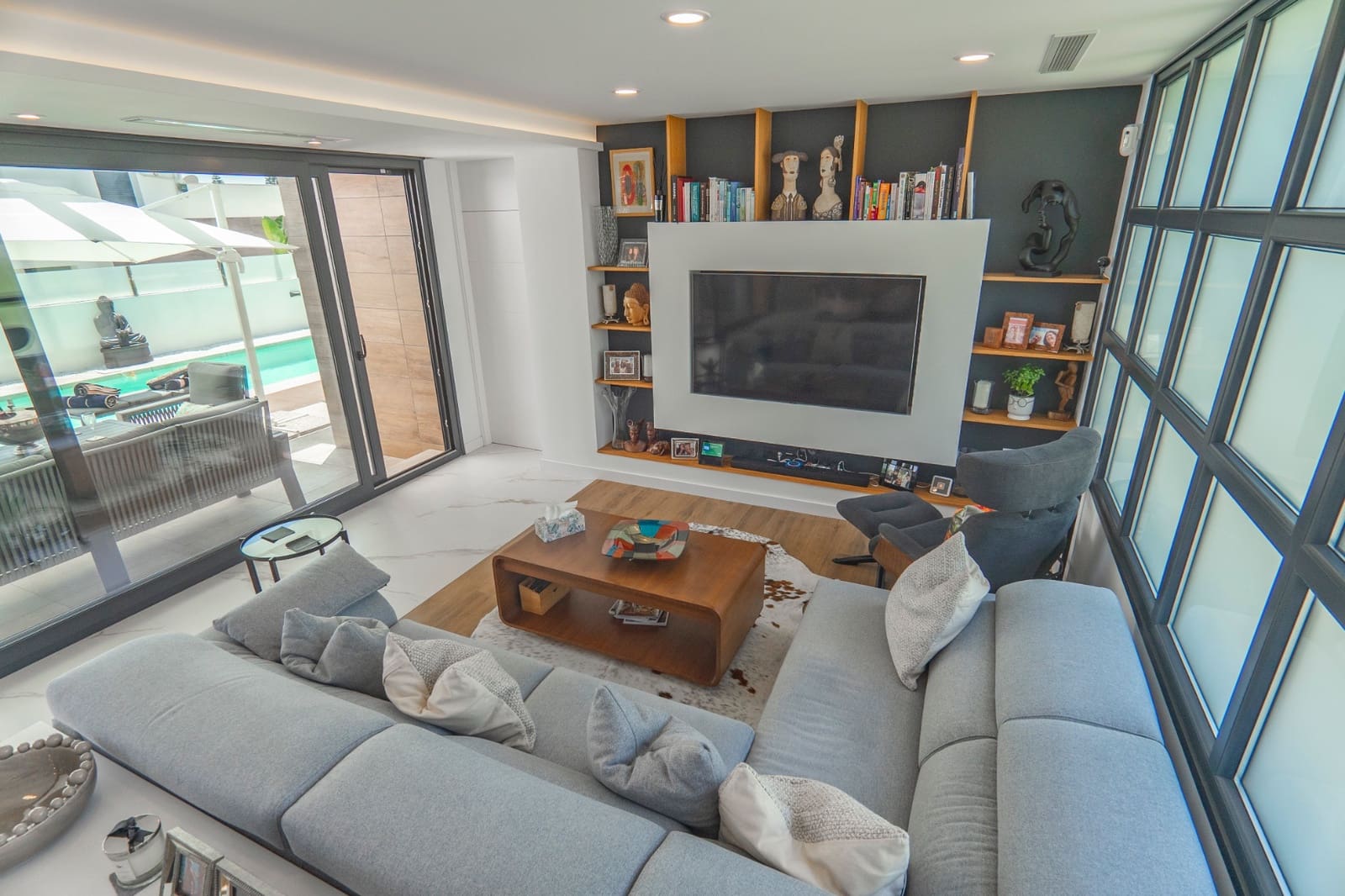 4 bedroom Villa for sale in Ciudad Quesada with pool - € 975,000 (Ref: 9000305)