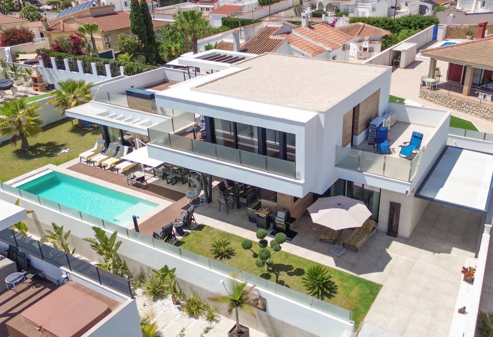 4 bedroom Villa for sale in Ciudad Quesada with pool - € 975,000 (Ref: 9000305)